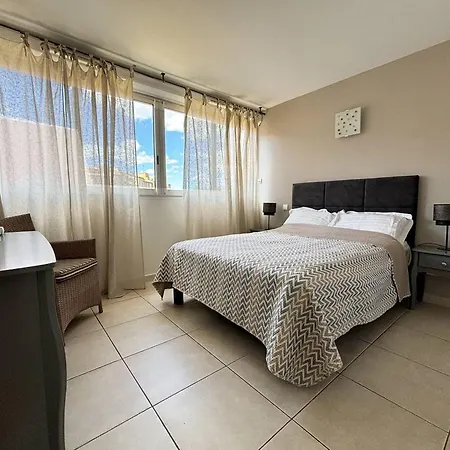 Appartement T4, Centre-port, Terrasse, Climatisation, Garage - Fr-1-723-178 Agde